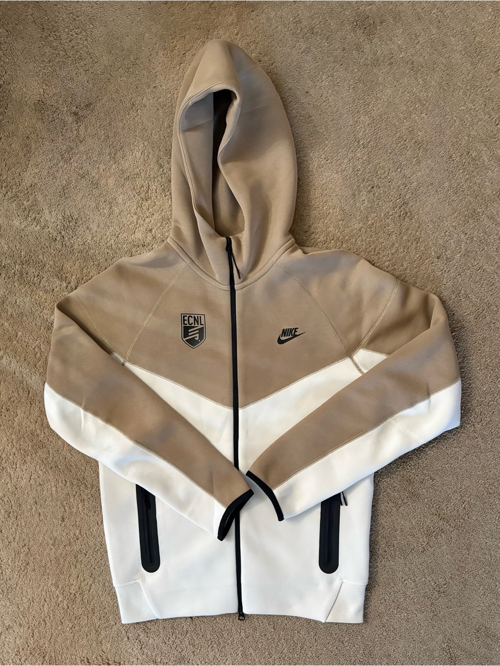 Nike Tech fleece Tan & White Full-Zip Hooded Performance Jacket size Small